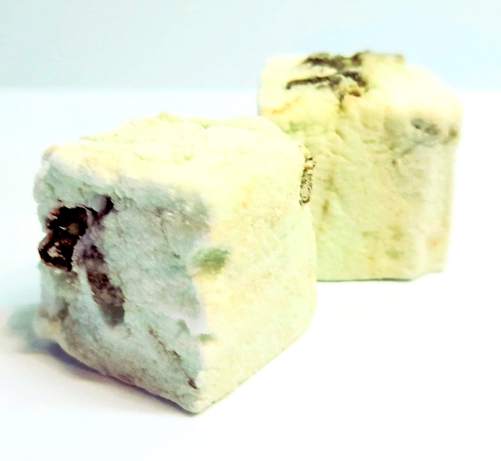 The softest, fluffiest, melt in the mouth handcrafted Peppermint flavoured Marshmallow swirled with chopped Peppermint Thins.